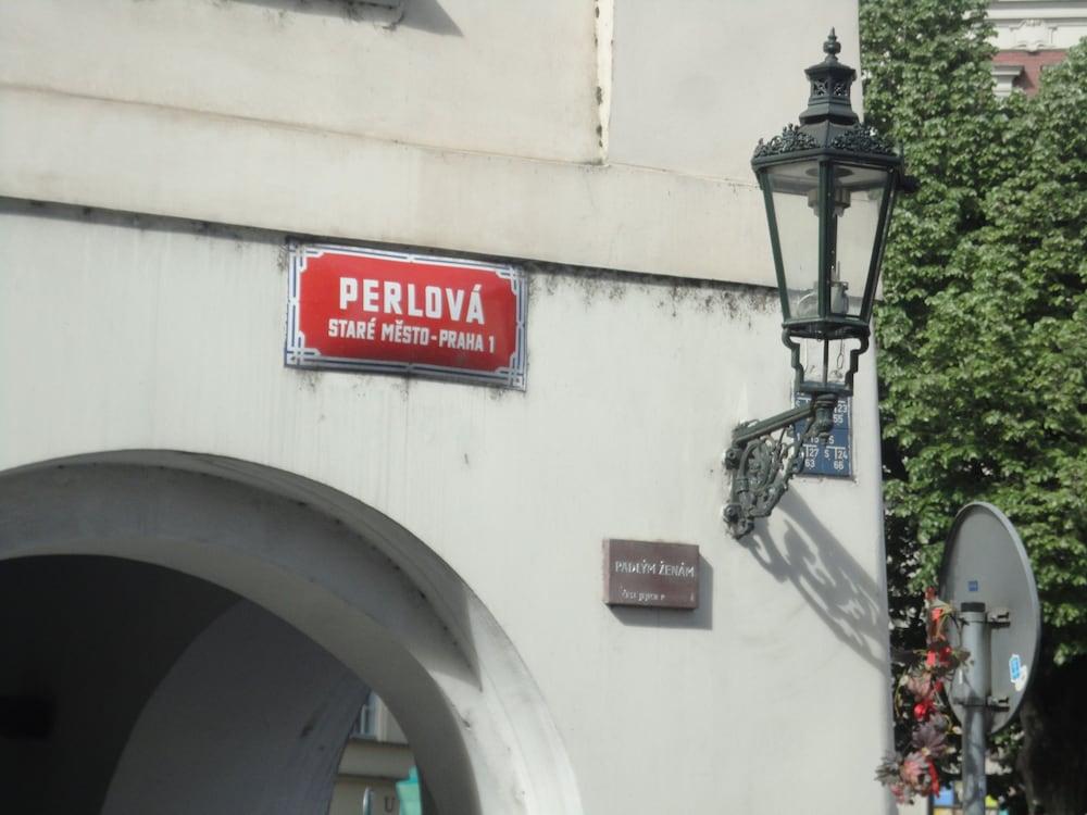 Perla Praag